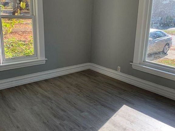 4th image of 1031 Sherwood Ave