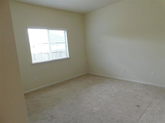 5th image of 1627 Claremont Garden Cir