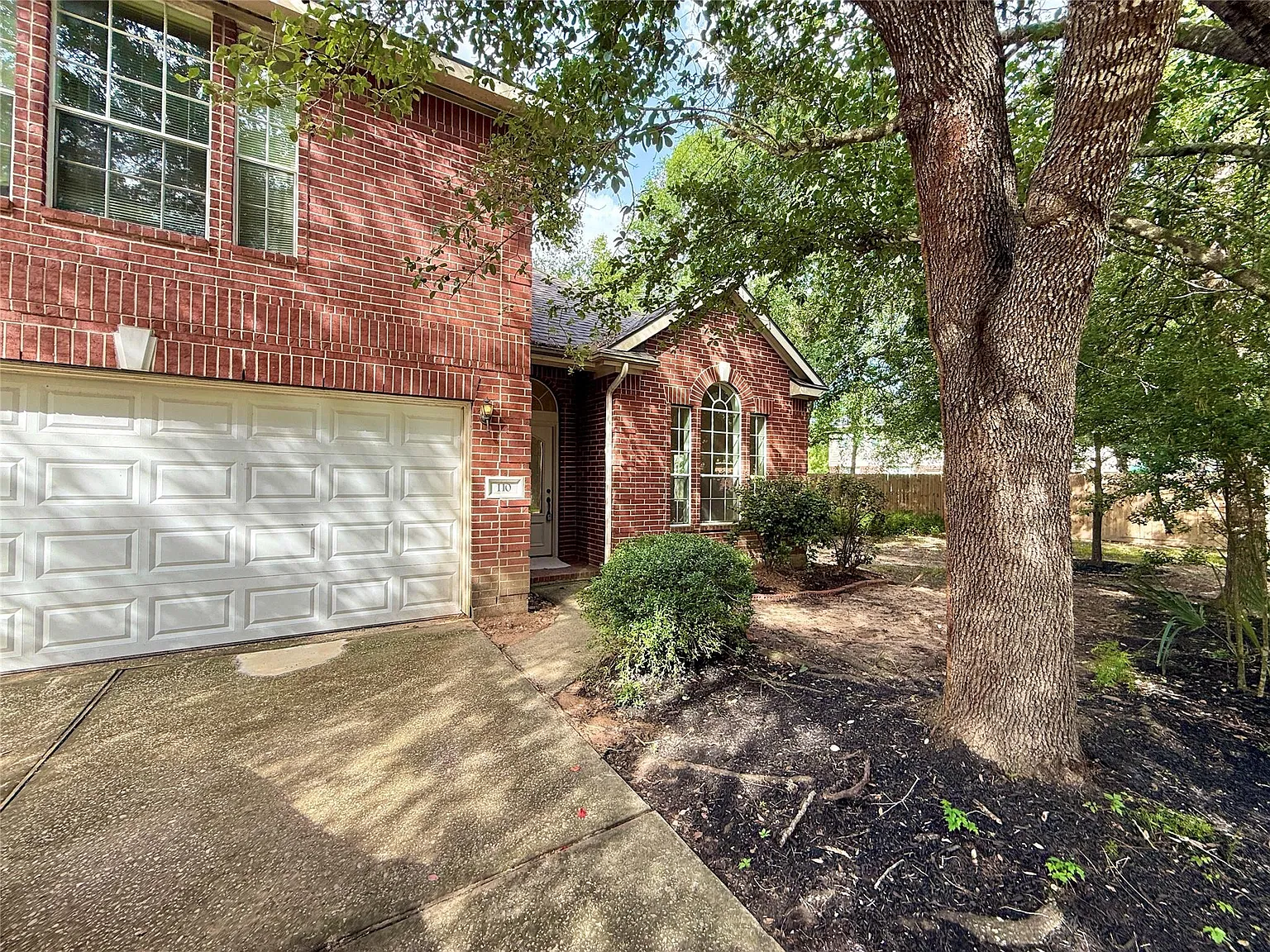 3 bed, 2.5 bath, 2338 sqft, $2,300 — Photo 2