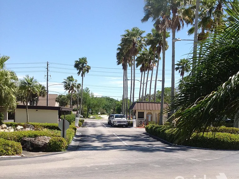 4600 Cove Cir #6 — Photo 30