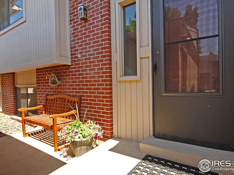 5441 White Pl — Photo 1