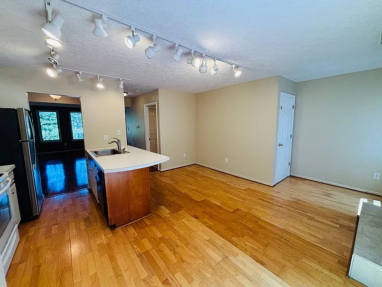530 Kamran Dr — Photo 7