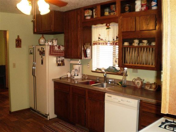 4th image of 407 Bassett Blvd