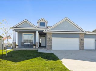 521 Ridgeline Dr, Adel, IA 50003