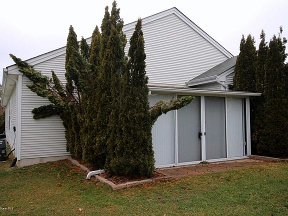 5th image of 27 Pond View Cir