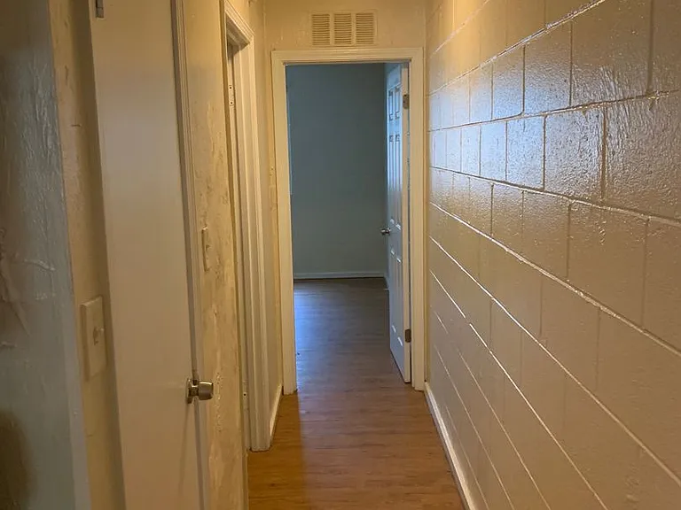 190 Georgia Ave — Photo 5