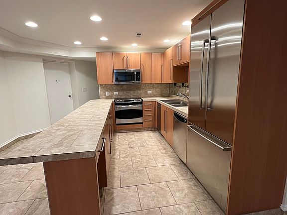 3rd image of 51 E Bellevue Pl #Gn
