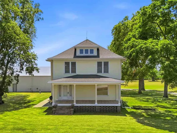 5689 Highway 6 SE, West Liberty, IA 52776