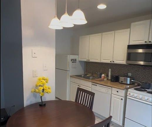 3rd image of 231 Opal St APT 6