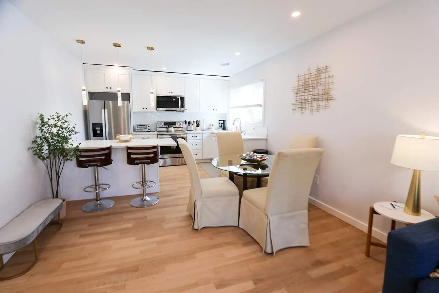 1 bed, 2.0 bath, 893 sqft, $8,925 — Photo 3