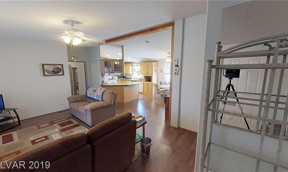 1st image of 1140 S Comstock Cir W