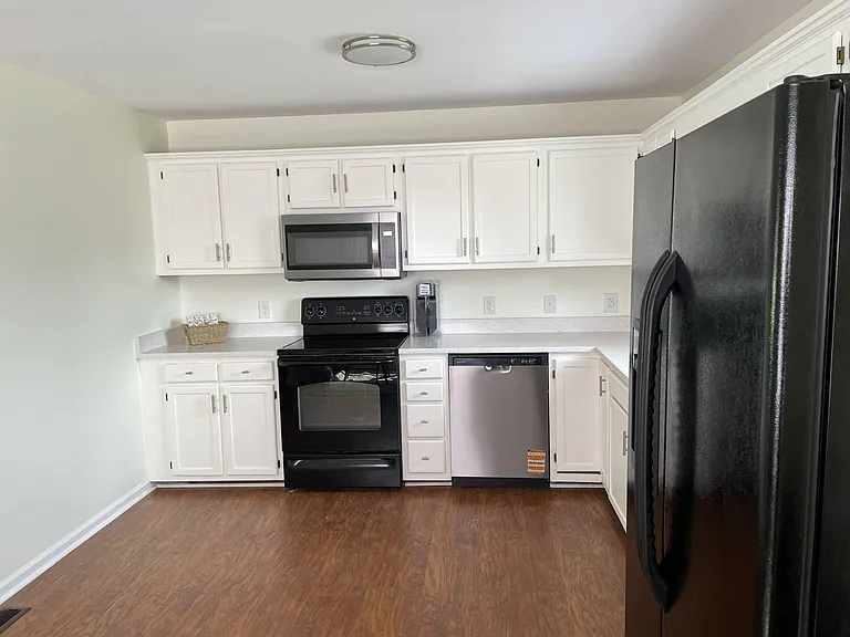 Crestview Dr — Photo 6