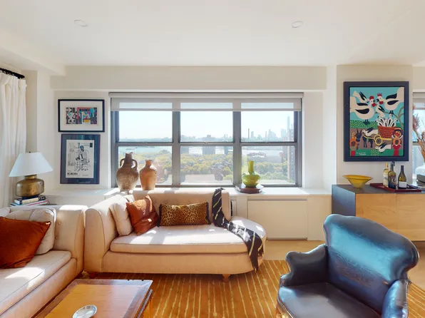 268 East Broadway image 38 of 38