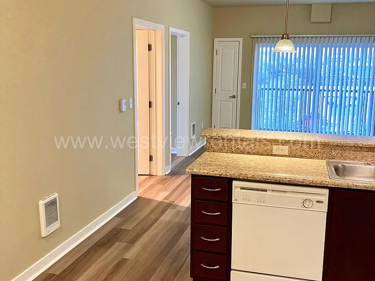 200 E Maple St — Photo 318