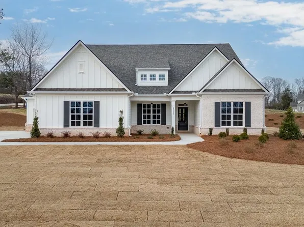 8925 Claude Martin Dr, Gainesville, GA 30506