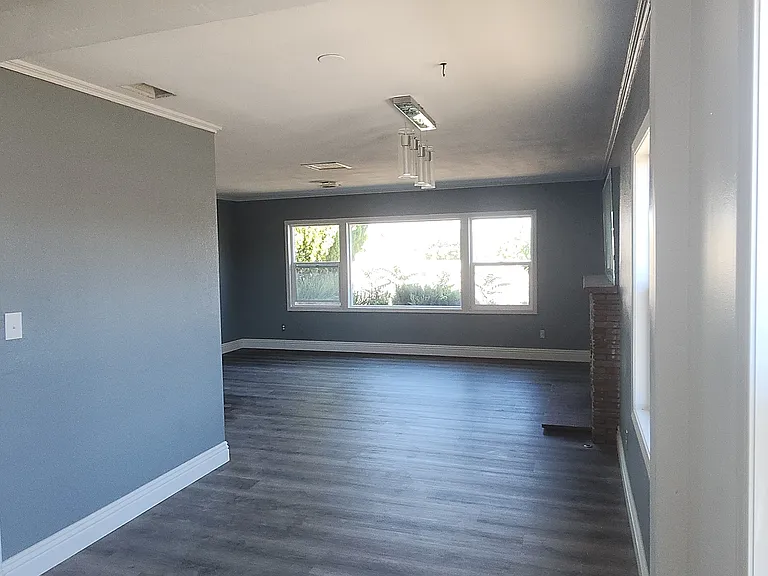 858 S Riverside Ave — Photo 4