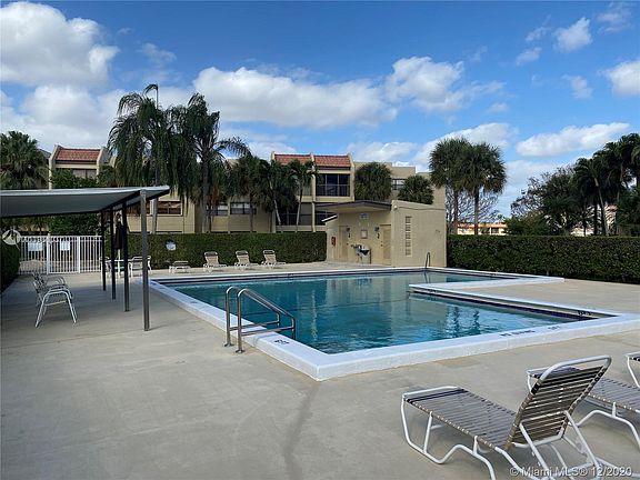 3rd image of 240 Lakeview Dr APT 205