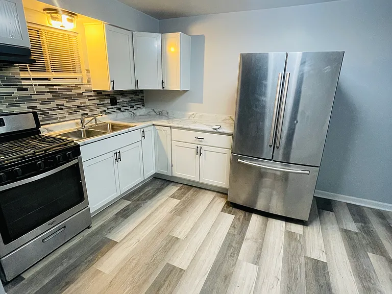 1217 Allen St — Photo 4
