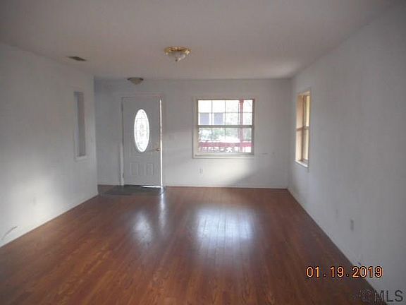 5th image of 25 Lytton Ln