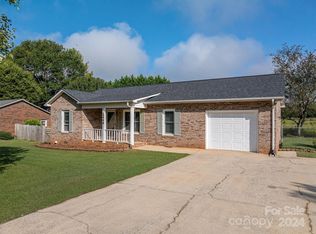 2446 Ashford Dr, Newton, NC 28658