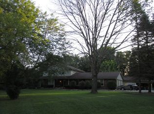 W275S8360 Lakeview Ln, Mukwonago, WI 53149