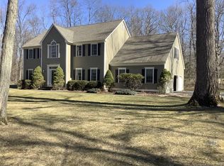 27 Old Farm Hill Rd, Newtown, CT 06470