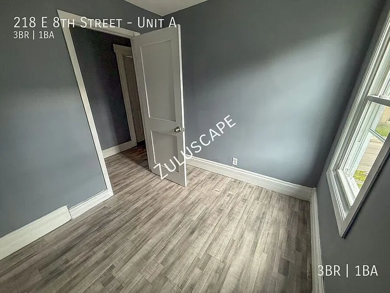 218 E 8th St #A — Photo 14
