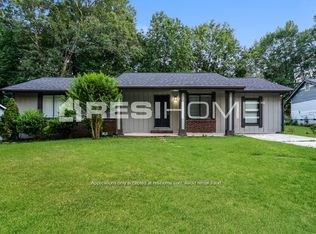 2816 Woodfield Dr, Rex, GA 30273