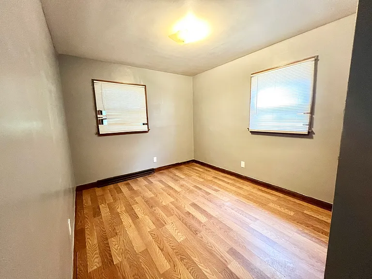 2400 Burwell Ave — Photo 7