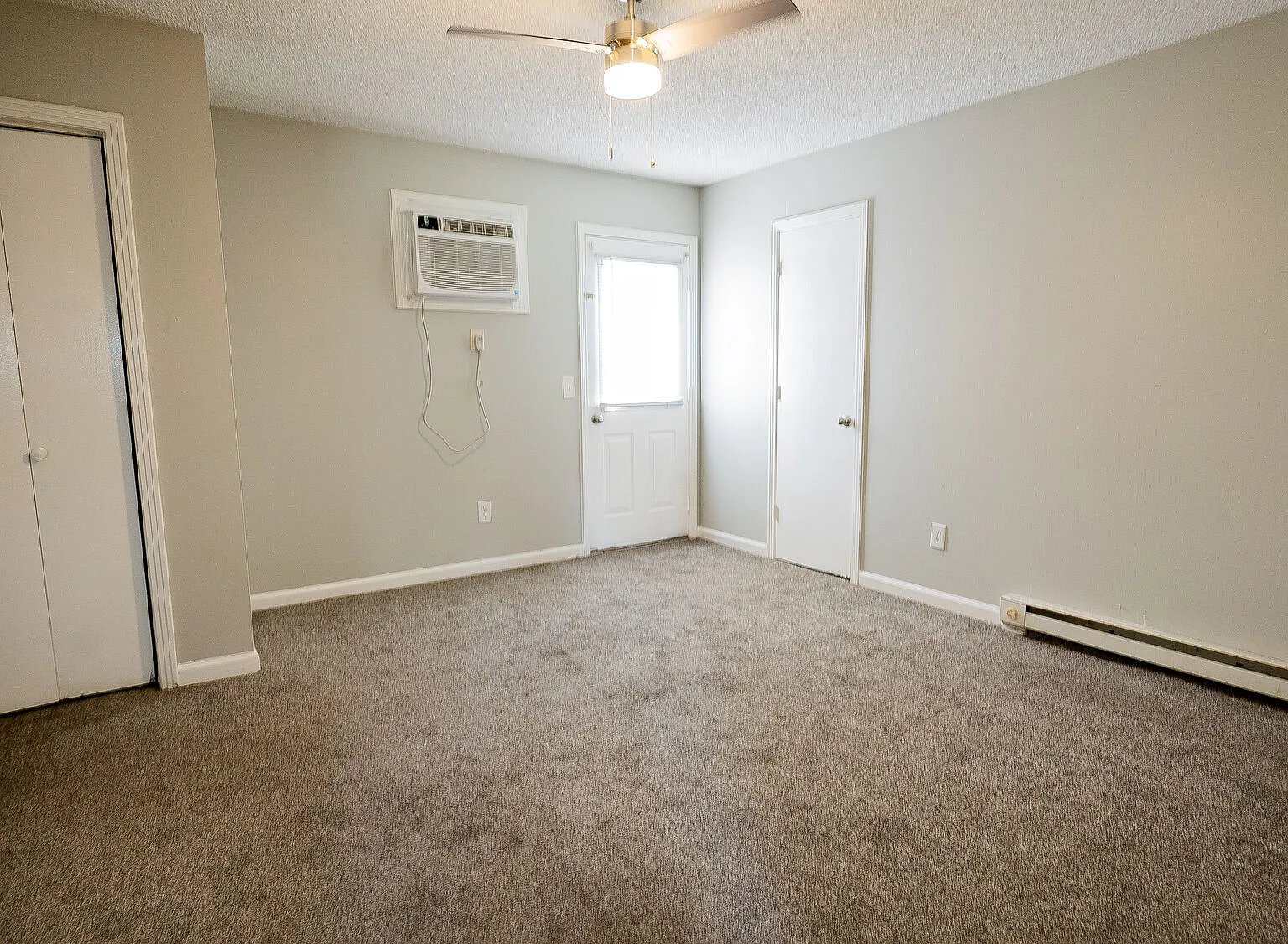 Willow Tree Apartments — Photo 3