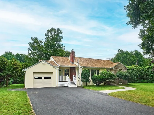 106 Lovefield St, Easthampton, MA 01027