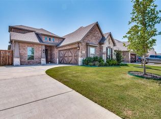 406 Summer Grove Dr, Midlothian, TX 76065