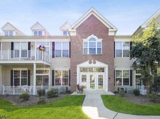 1208 Four Seasons Dr #1208, Wayne, NJ 07470