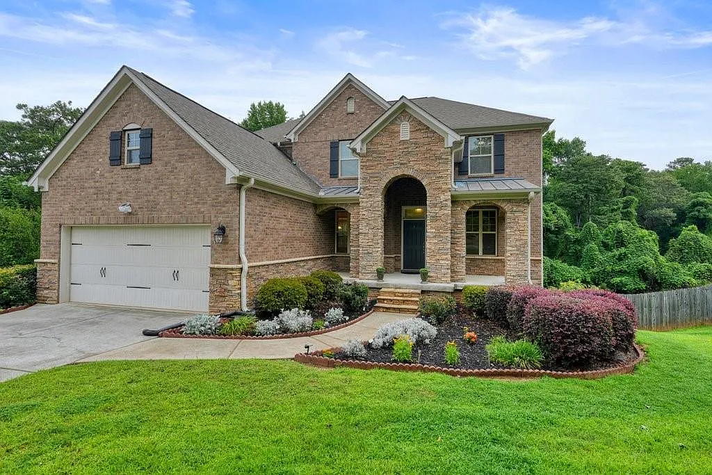 5 bed, 4.0 bath, 3243 sqft, $4,890 — Photo 2