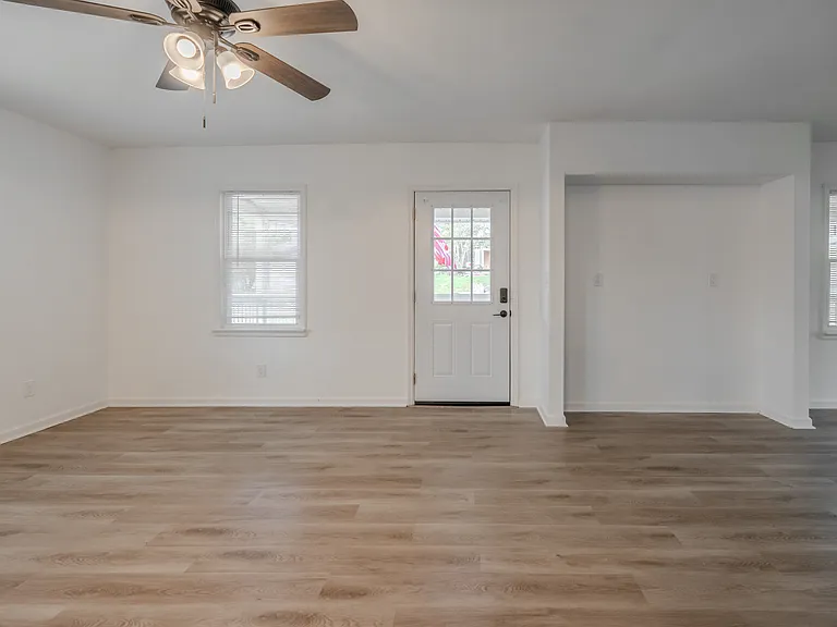 231 Broadway St — Photo 13