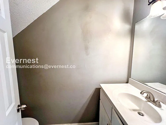 1800 Labette Manor Dr #5 — Photo 8