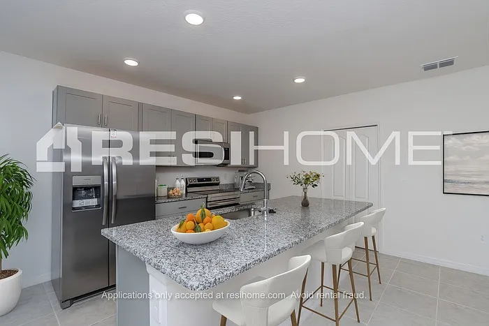 1426 Rila St SE — Photo 3