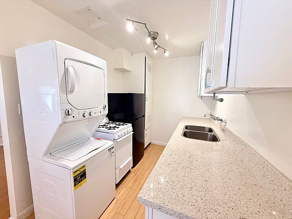 4th image of 630 N Westbourne Dr #B