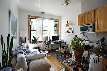 Rented by Rennit Inc.