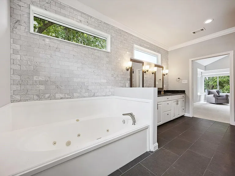 5104 Floyd St — Photo 9