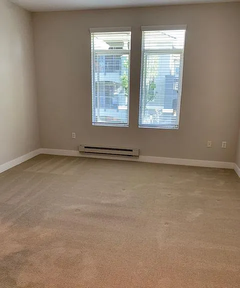 3x2 / 1240 sf - Master Bedroom