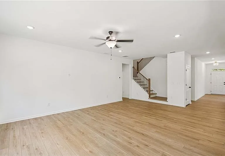 240 Silverleaf Trl — Photo 3