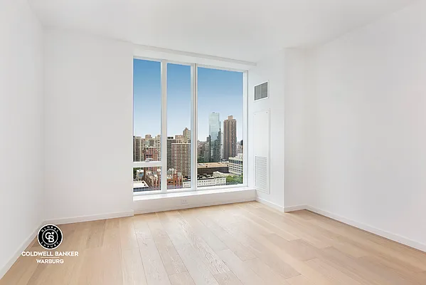 Rented by Coldwell Banker Warburg | media 5