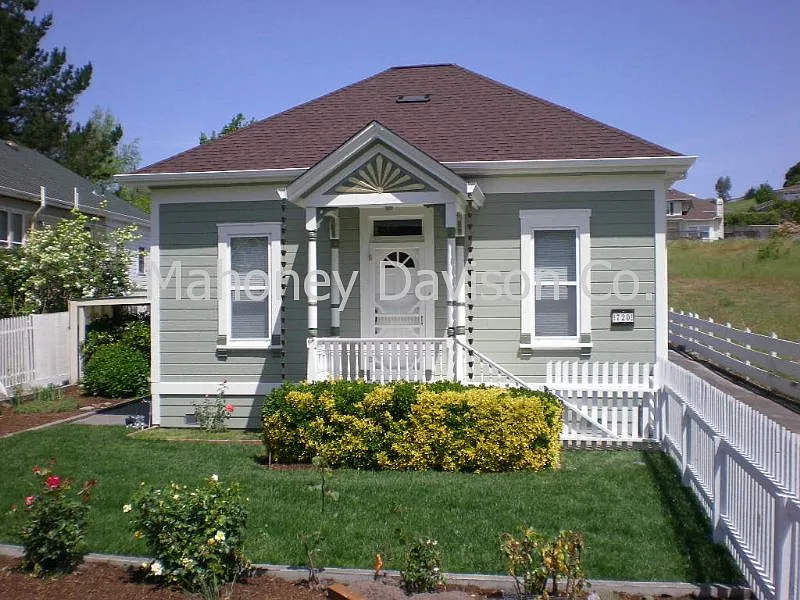 720 Bodega Ave photo 1