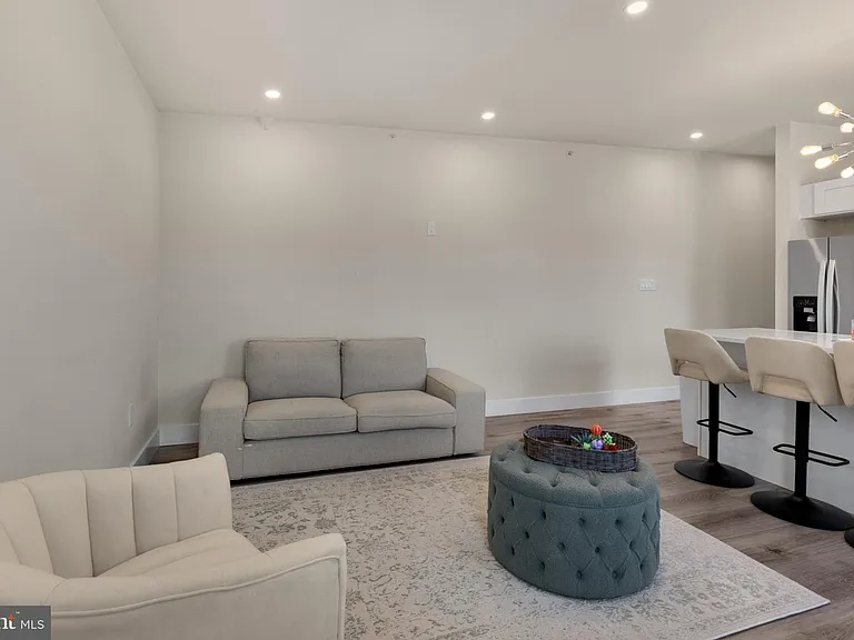 537 N 35th St #3 — Photo 2