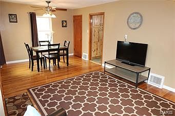 3rd image of 9005 Southview Ln