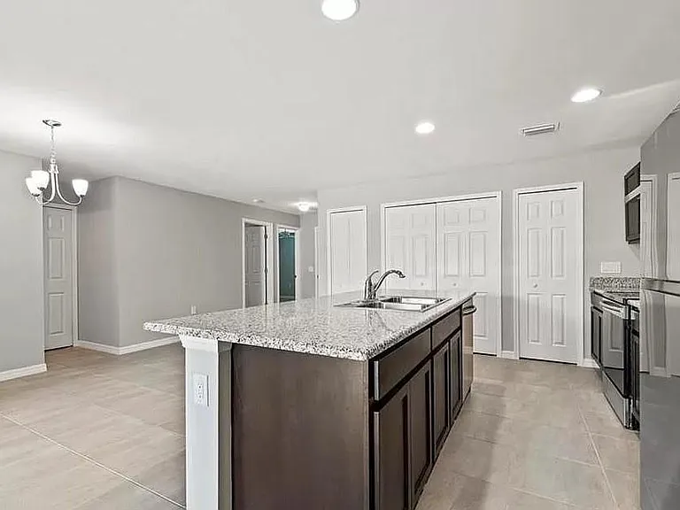 1406 SW Trafalgar Pkwy — Photo 3