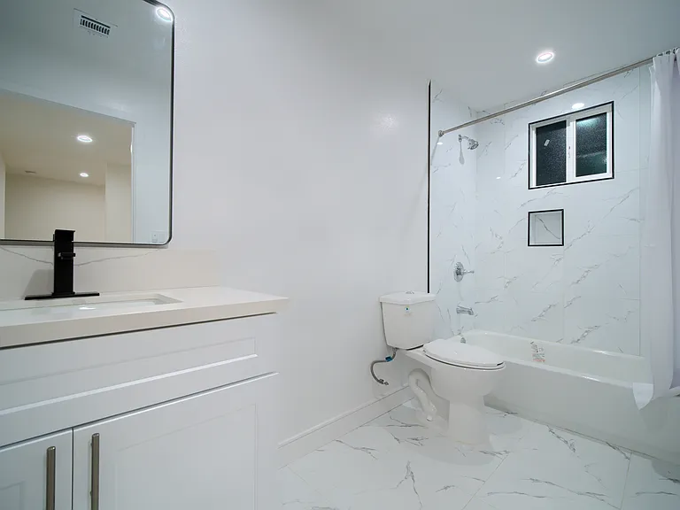 801 E 84th Pl — Photo 18