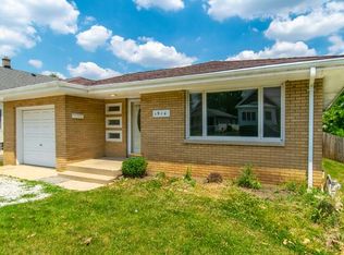 1914 N Hickory St, Crest Hill, IL 60403