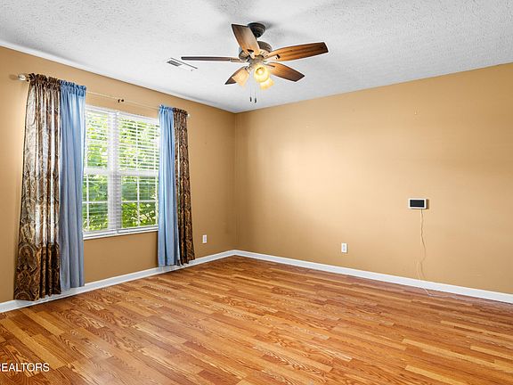 4th image of 3758 Tilbury Way